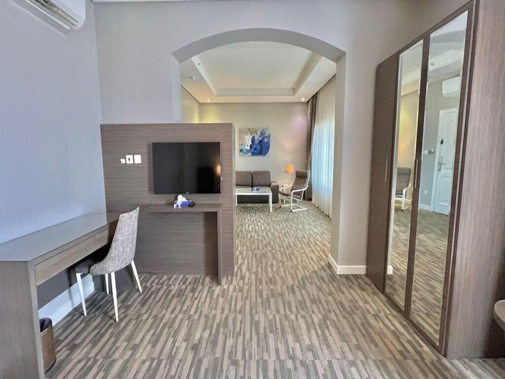 كورنيش لورين سويتس(Loren Suites Corniche) 39/50