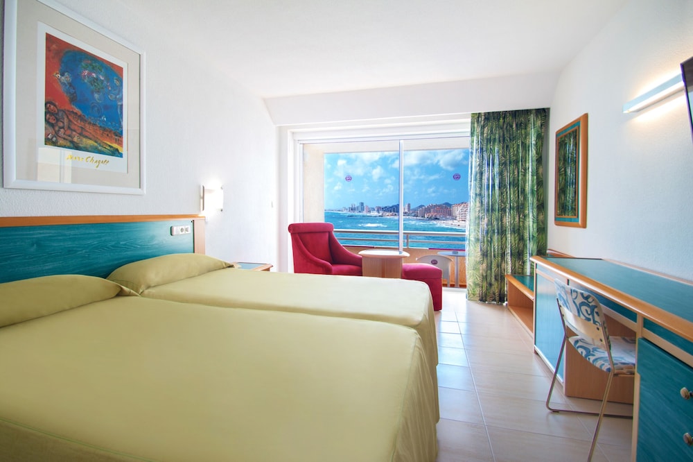 غرفة عائلية بأربعة أسرّة بإطلالة على البحر بشرفة، Hotel Servigroup Galua 3/10