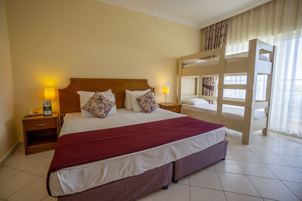 Presa Di Finica Hotel and Suites 4/50