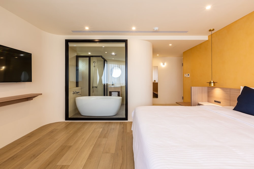 DELUXE, SUITE, OCEAN VIEW