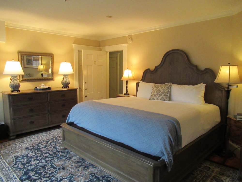The White House Inn 13/50
