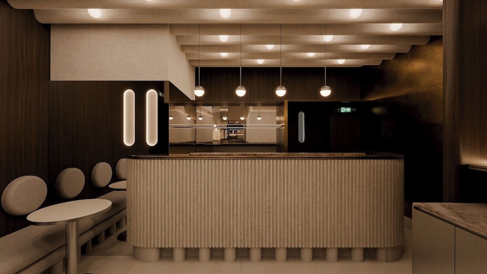 Modern Waikiki Hotel 9/50