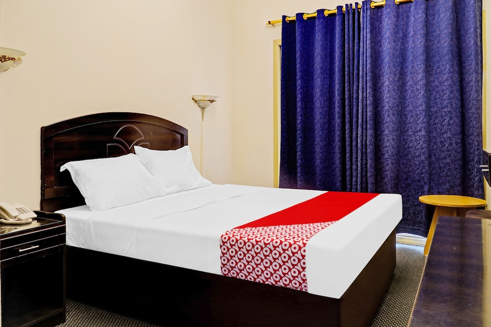 Super OYO 800 Moon Creek Hotel 11/22