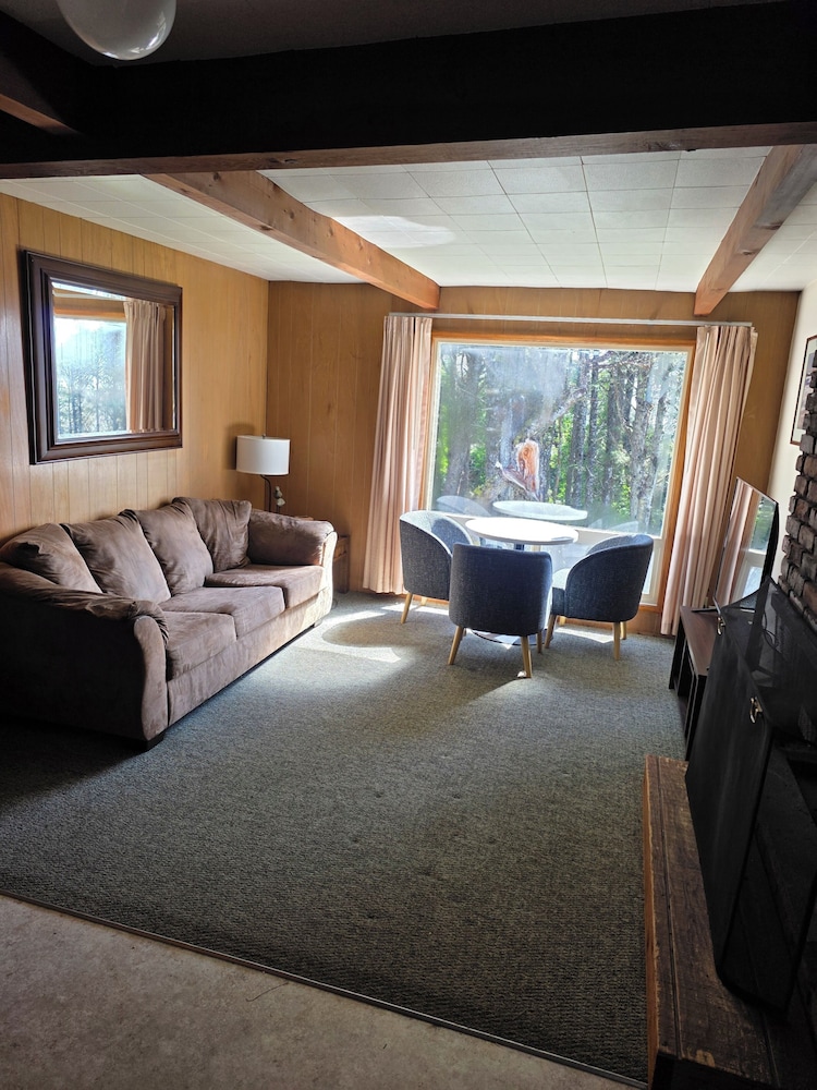 Ocean Crest Resort 34/50