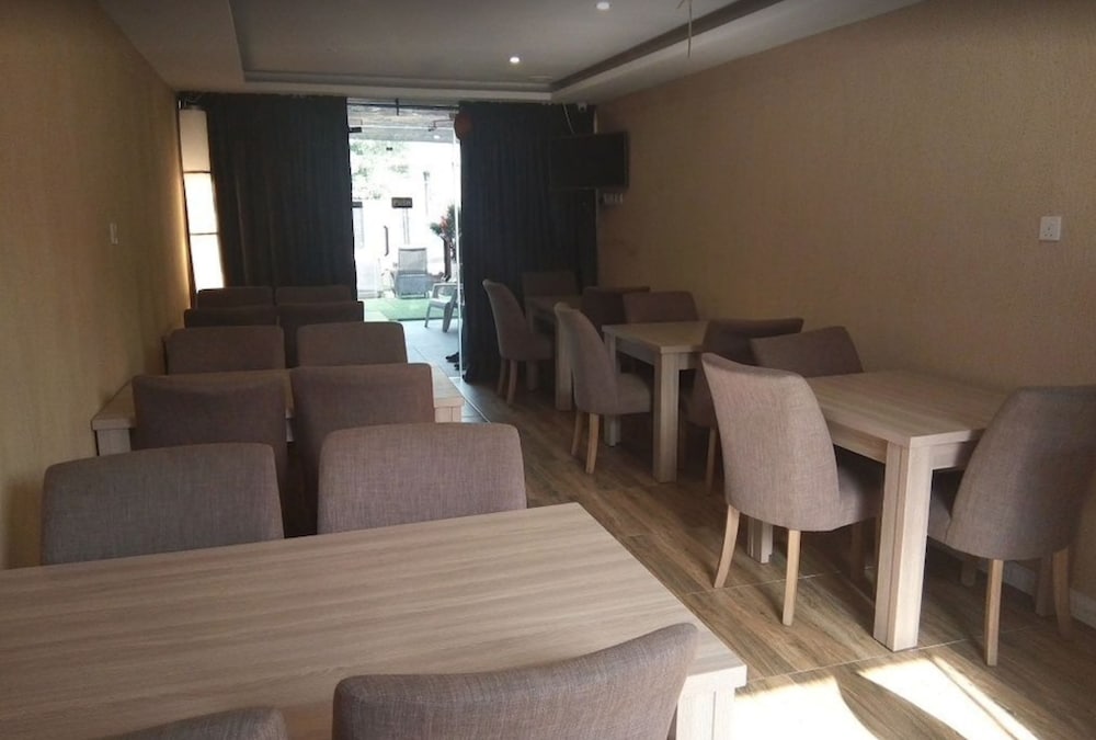 Iris Hotel 39/50