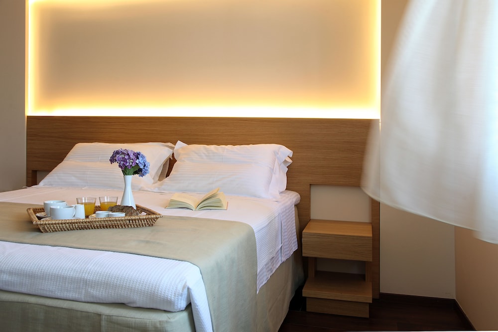 Theta Hotel 7/36