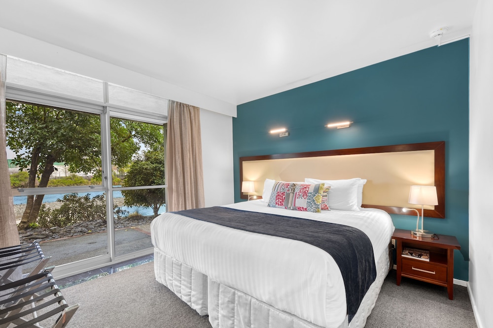 EXECUTIVE, SUITE, RIVER FRONT