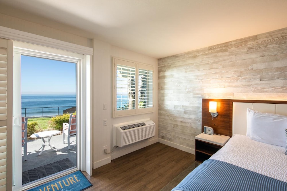 SeaCrest Oceanfront Hotel 31/70