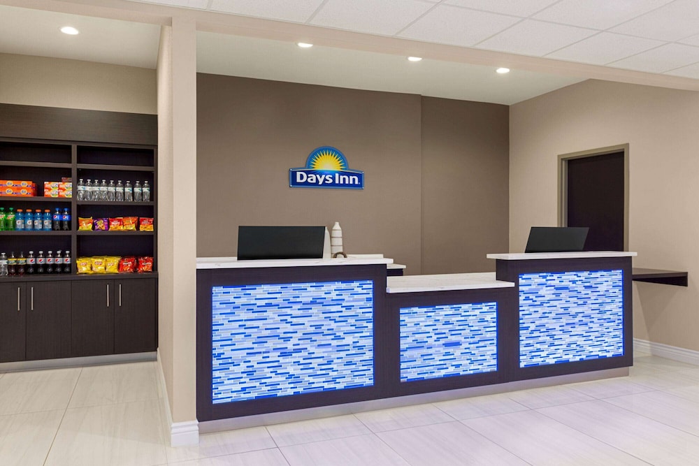 Days Inn & Suites by Wyndham Greater Tomball 6/61