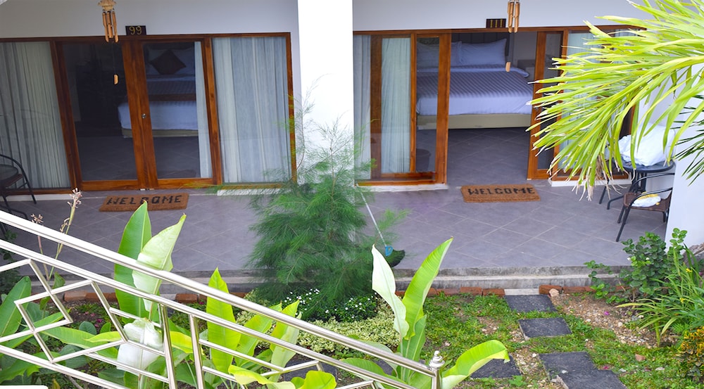 La Cecile Hotel and Cafe Komodo 29/30