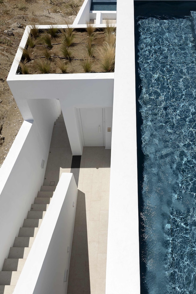 CUBIC Mykonos Seafront Design Suites 31/58