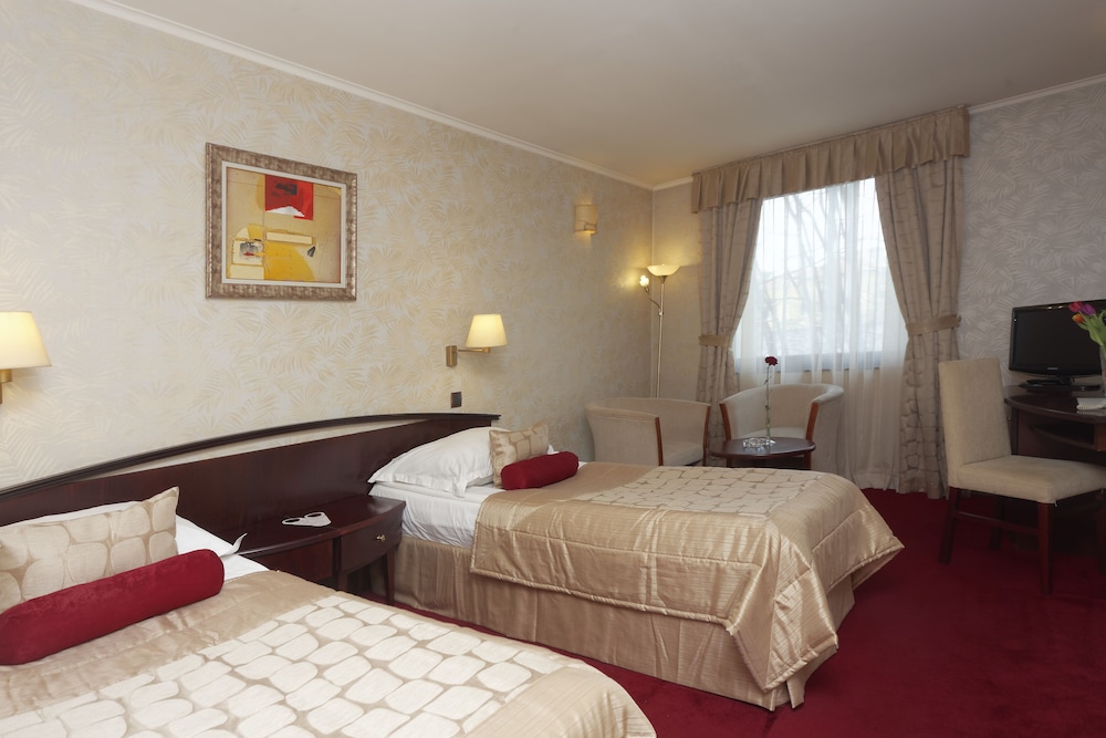 DELUXE, DOUBLE BED