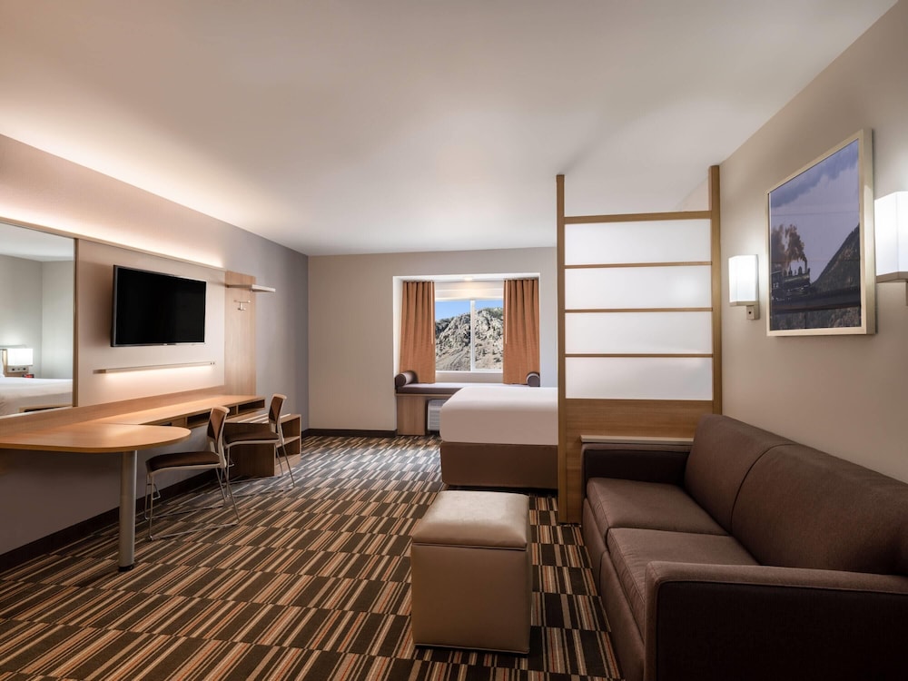 Microtel Inn and Suites by Wyndham Georgetown Lake 39/55