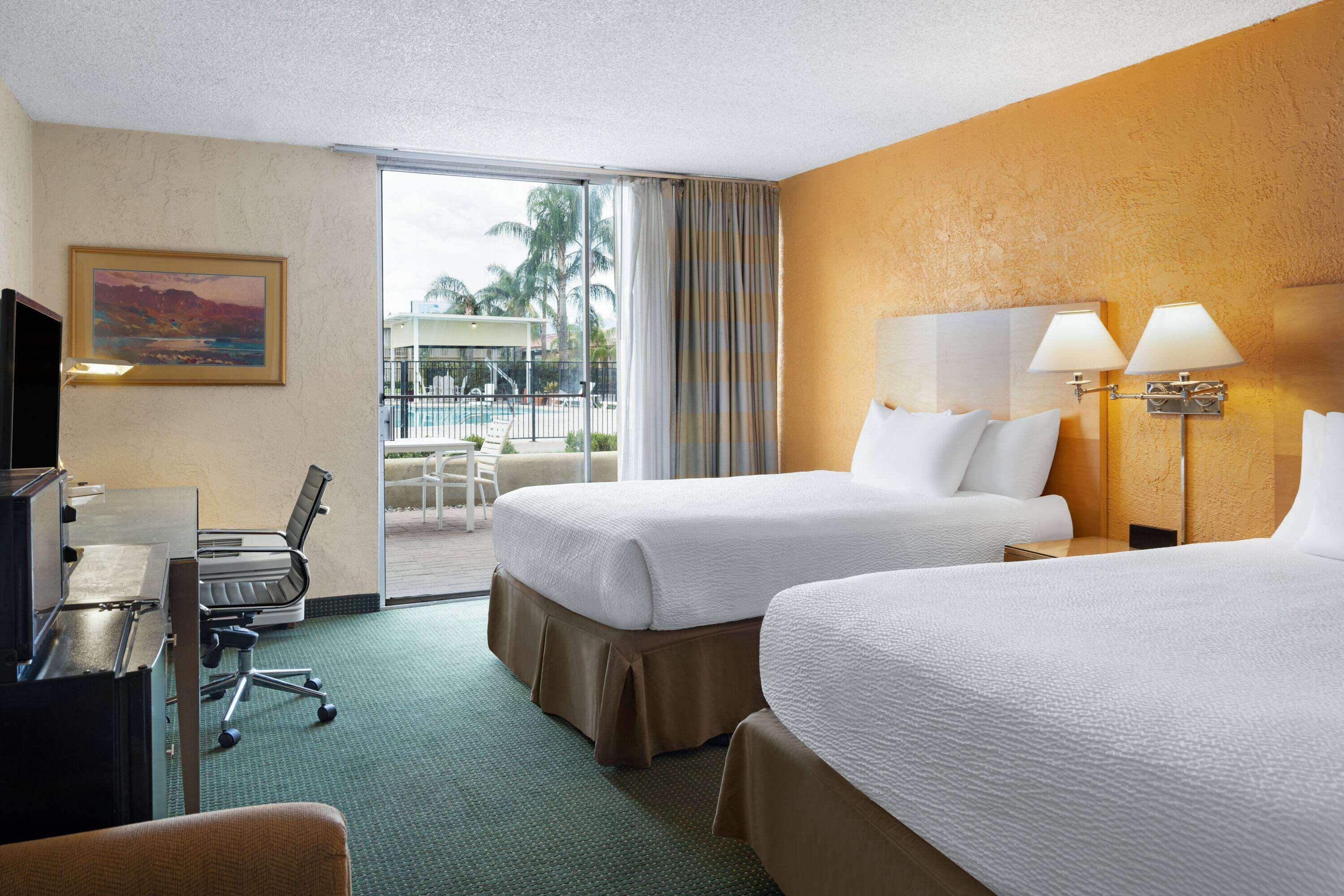 غرفة رباعية بسريرين كوين، Ramada by Wyndham Tucson 2/2