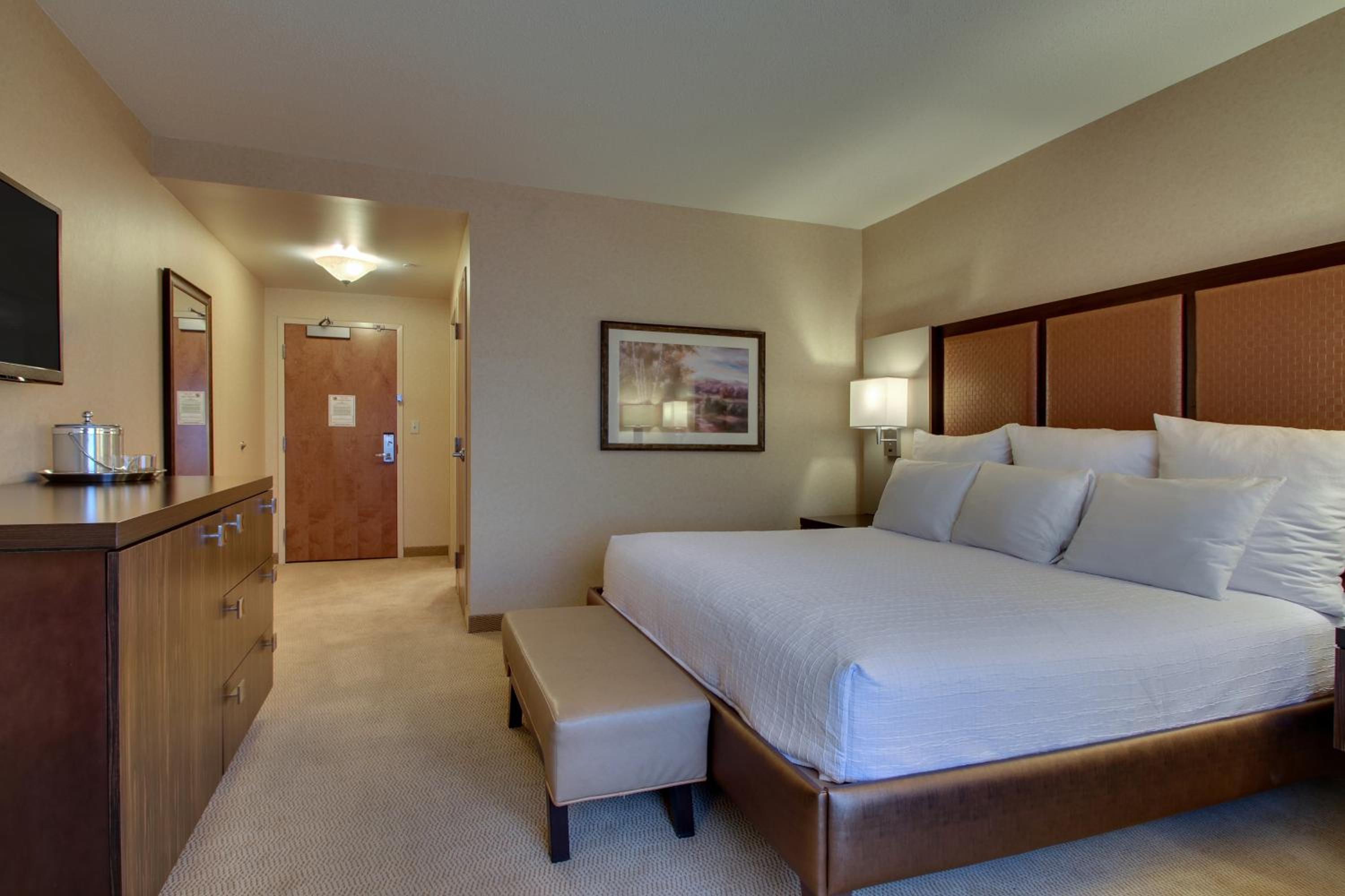 Standard, King Bed, Track Side