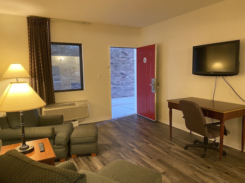Travelers Place Inn & Suites 60/73