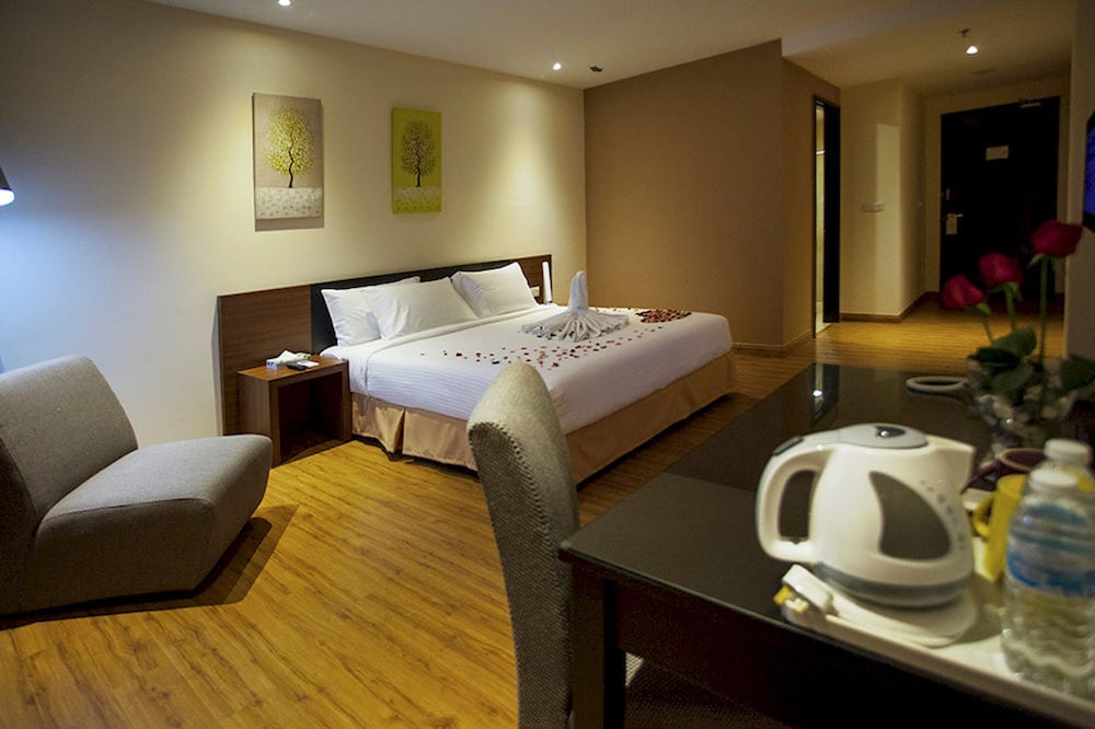 Cathayana Hotel 13/25