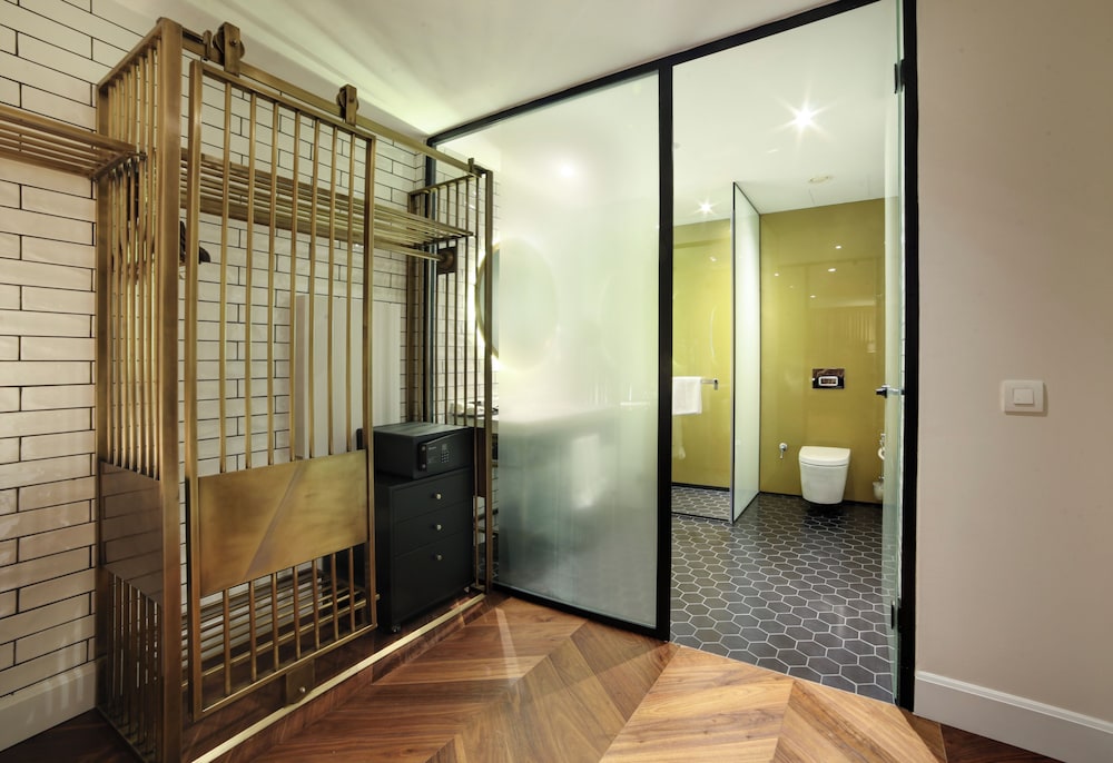 39 Kalamis Marina Hotel 23/50