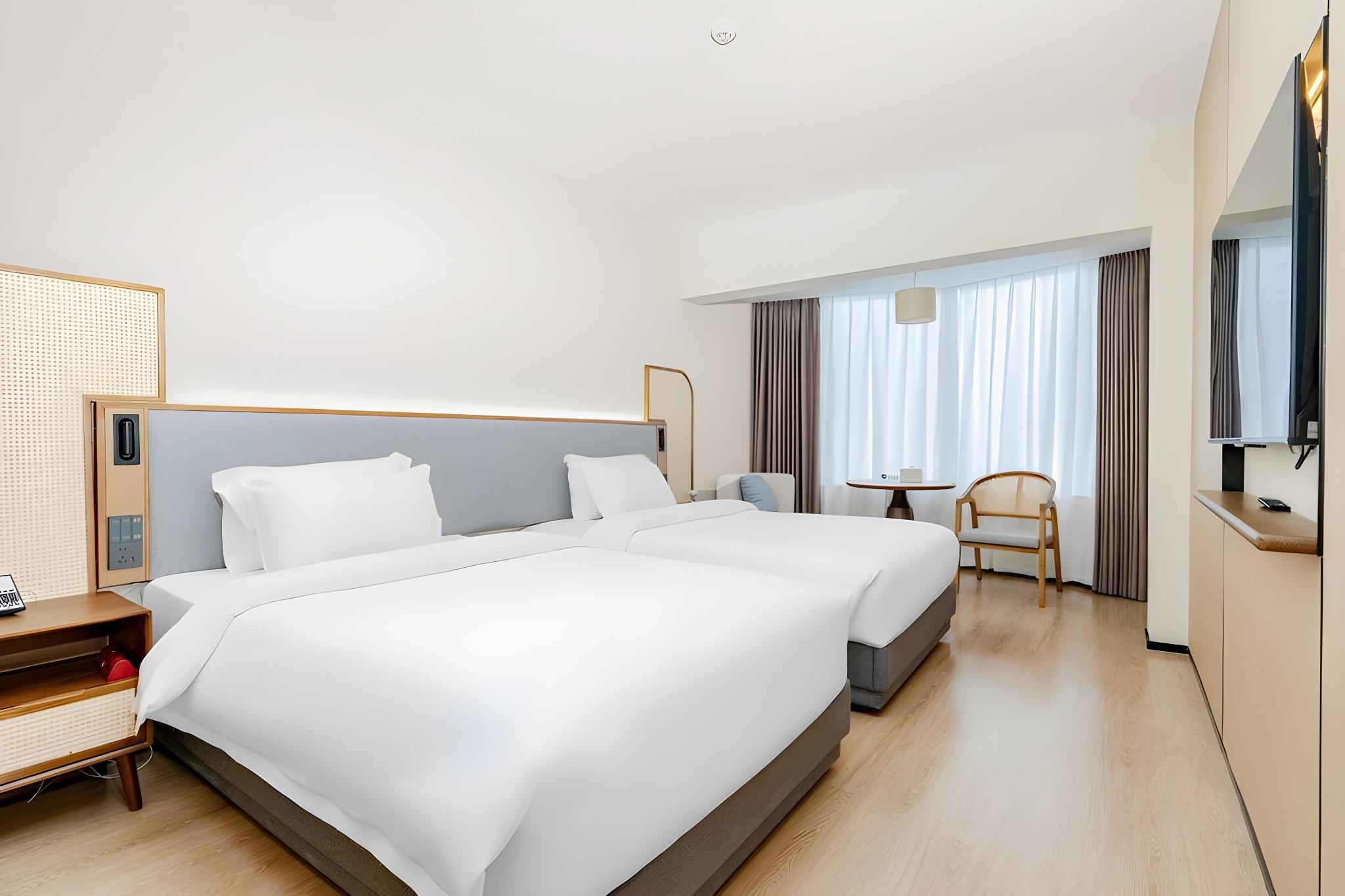 New Deluxe, Twin Beds