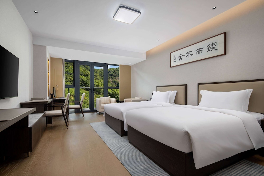 BUSINESS, TWIN BEDS