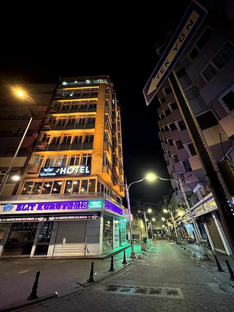 Headman Hotel 4/41