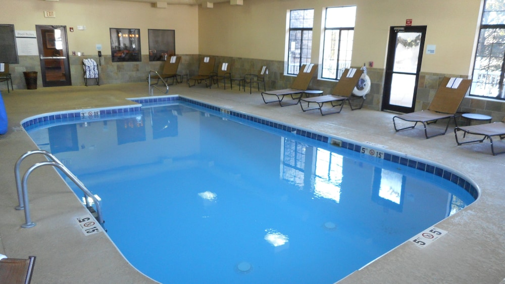 Holiday Inn Express Hocking Hills Logan 49/72