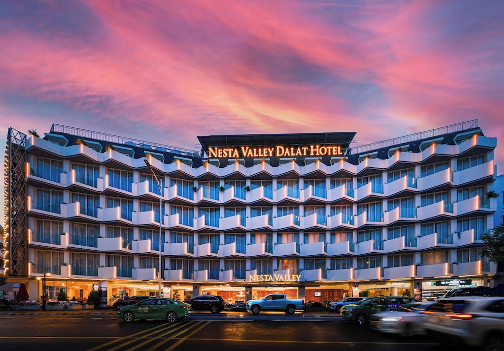 Golf Valley Hotel 5/50