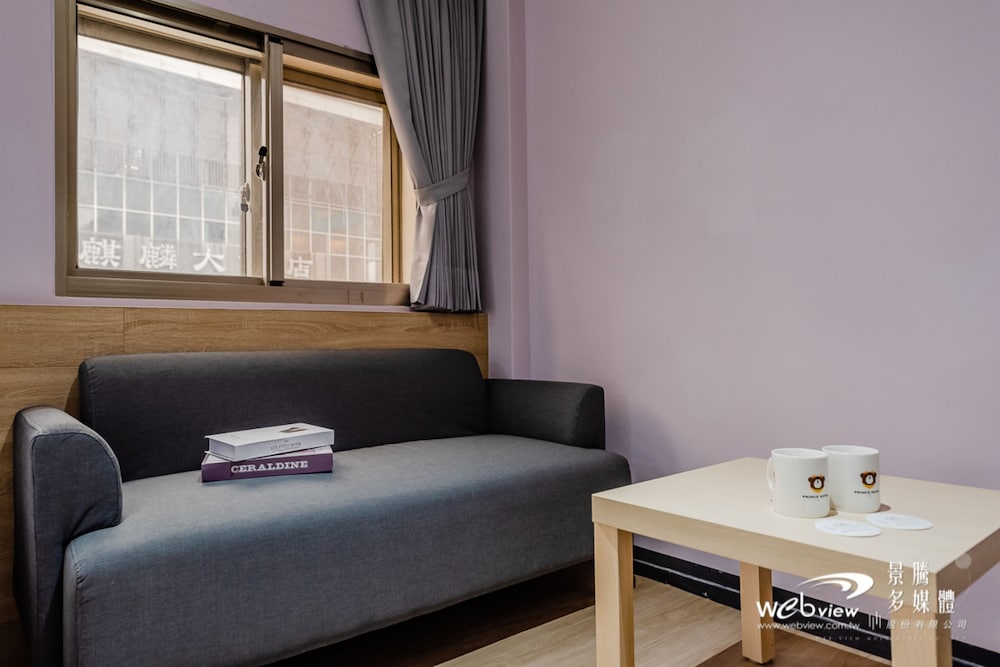 Prince Hotel 31/50