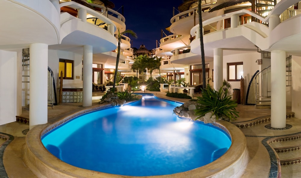 Playa Palms Hotel 61/69