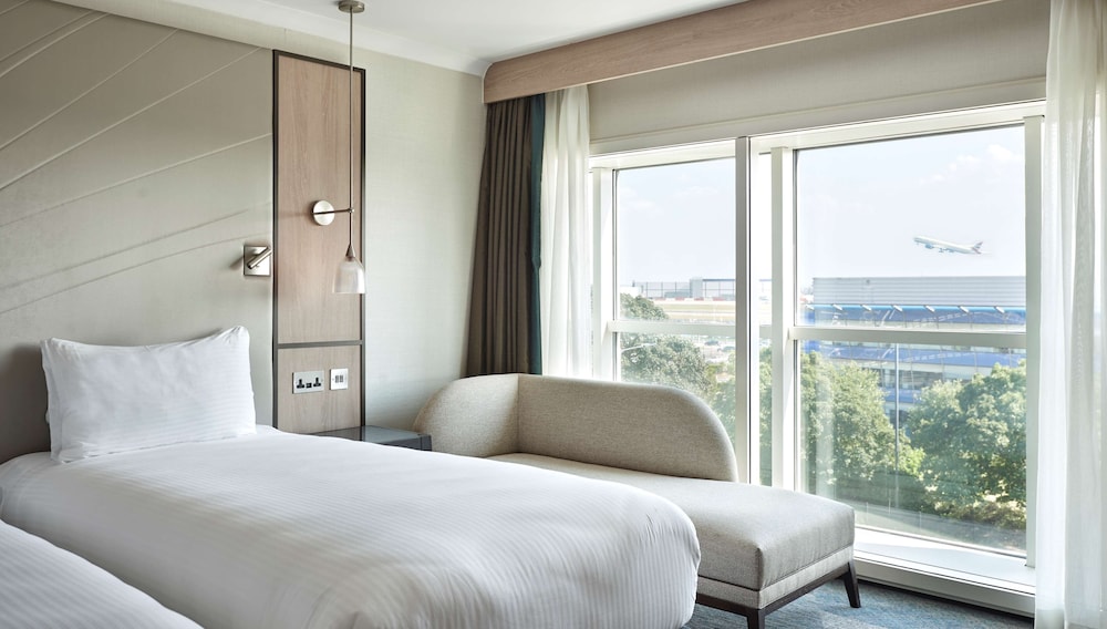 HYATT PLACE LONDON HEATHROW AIRPORT 25/77