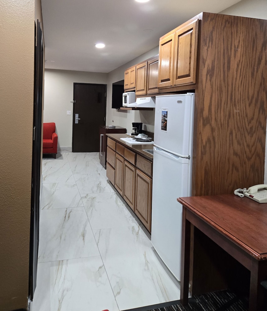 Town House Extended Stay Hotel Downtown 8/64