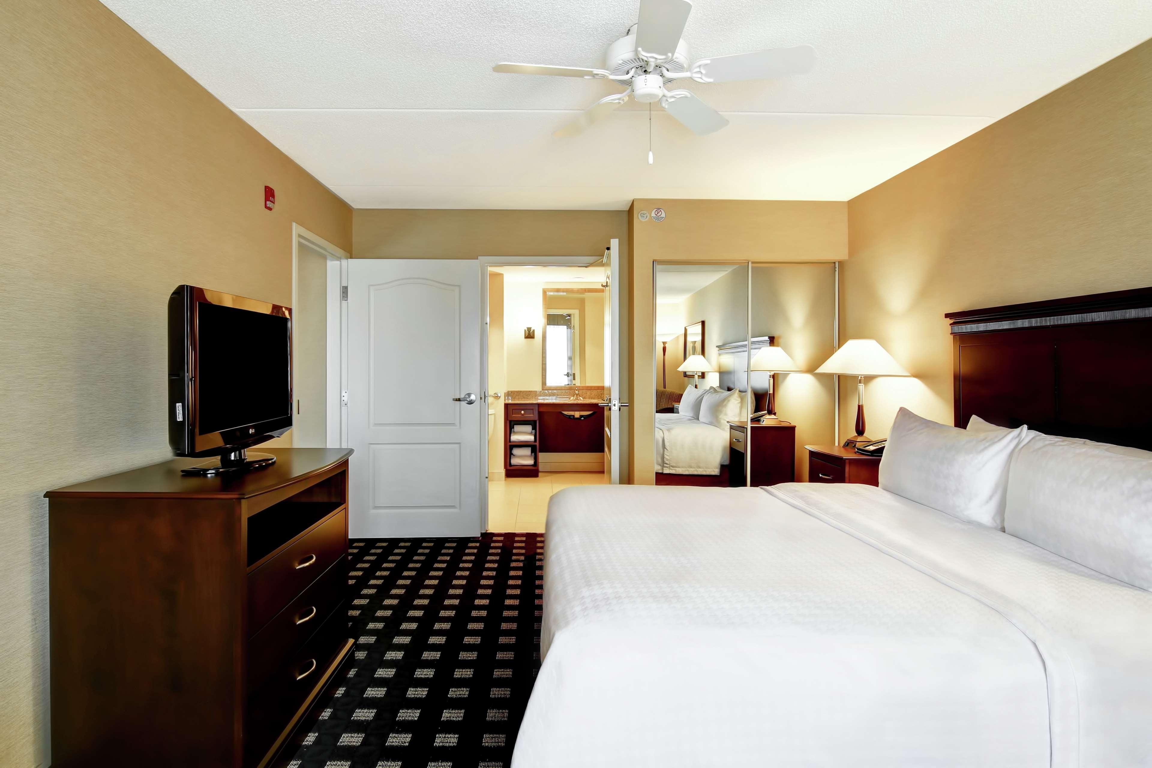 2 BEDROOMS, SUITE, KING BED, 2 QUEEN BEDS, 2 BATHROOMS