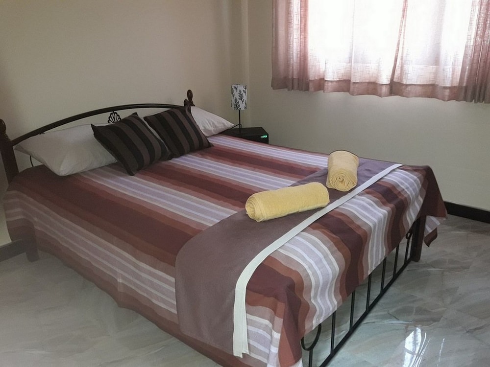 DELUXE, DOUBLE BED