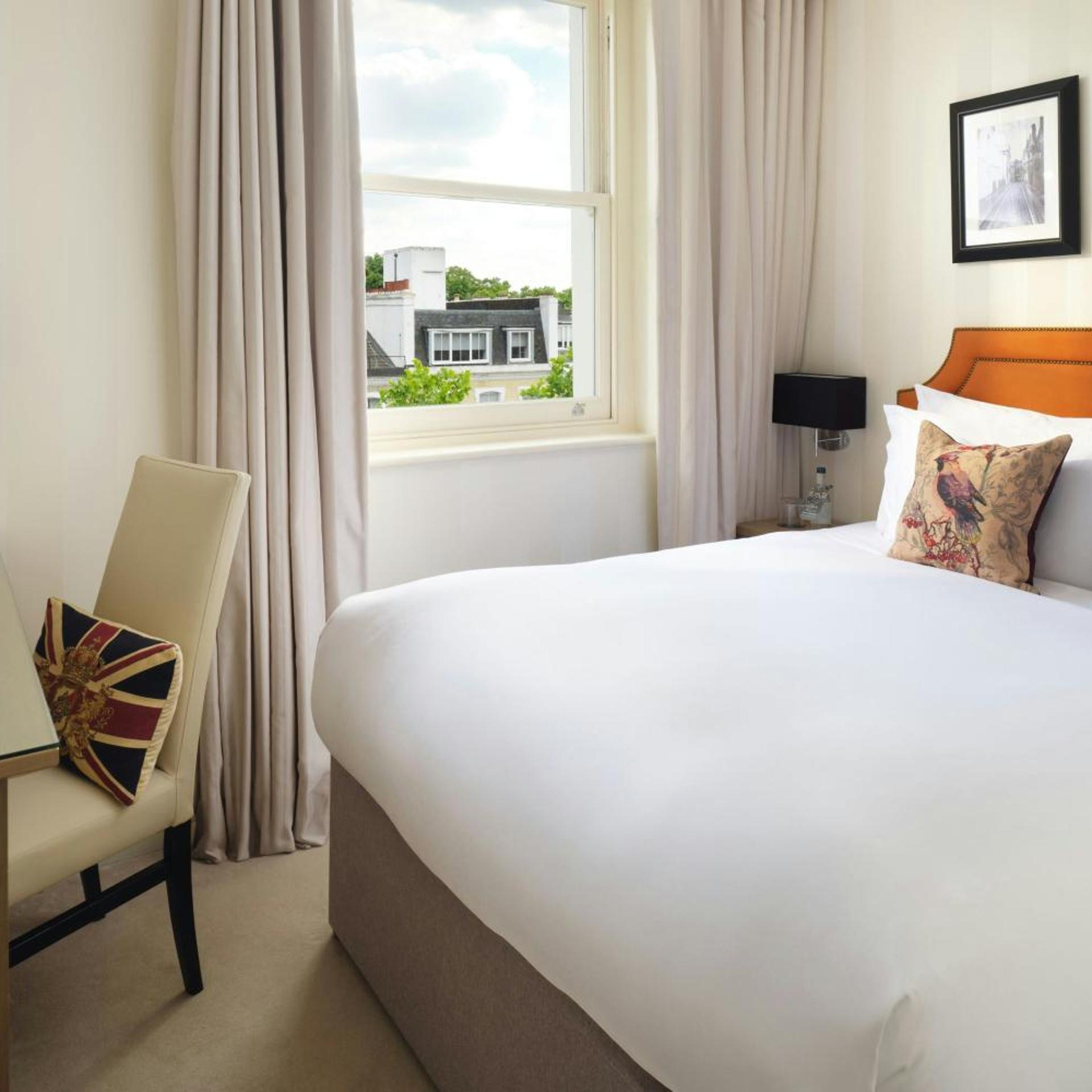 Petite, Double Bed