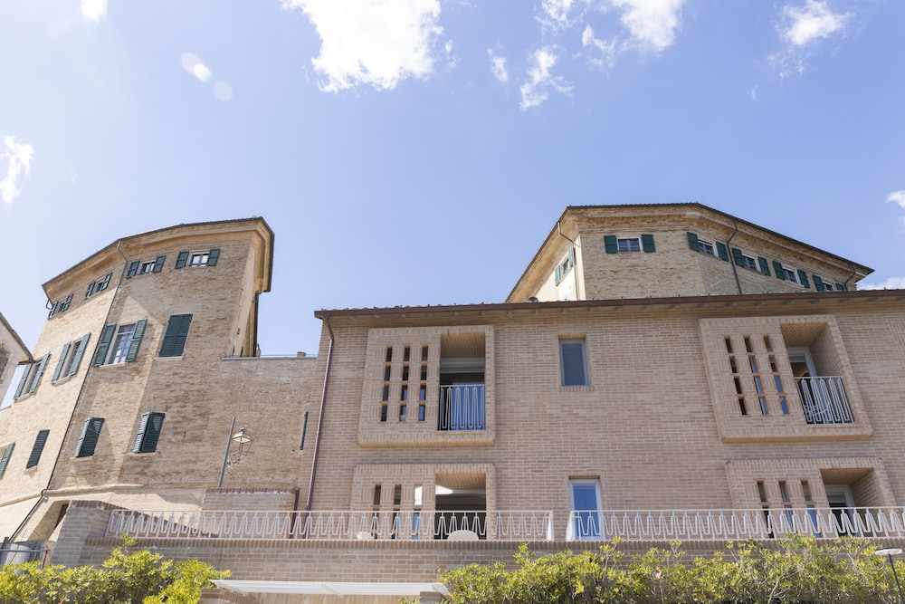 CASTELLO DI MONTERADO 2/50