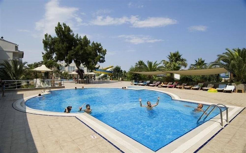 Aquabella Beach Hotel 8/20