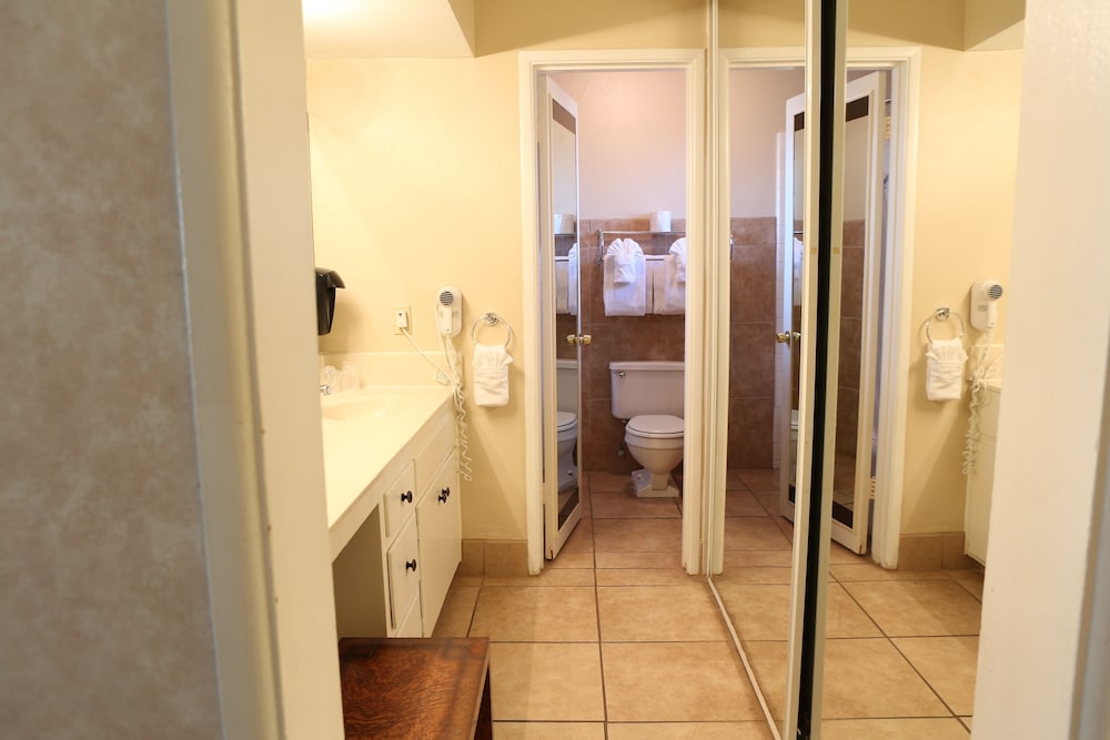 Inn at Deep Canyon 34/71