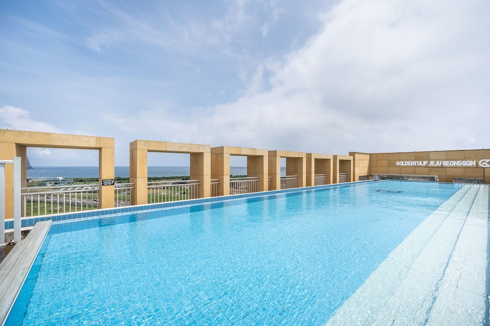 Golden Tulip Jeju Seongsan 44/68