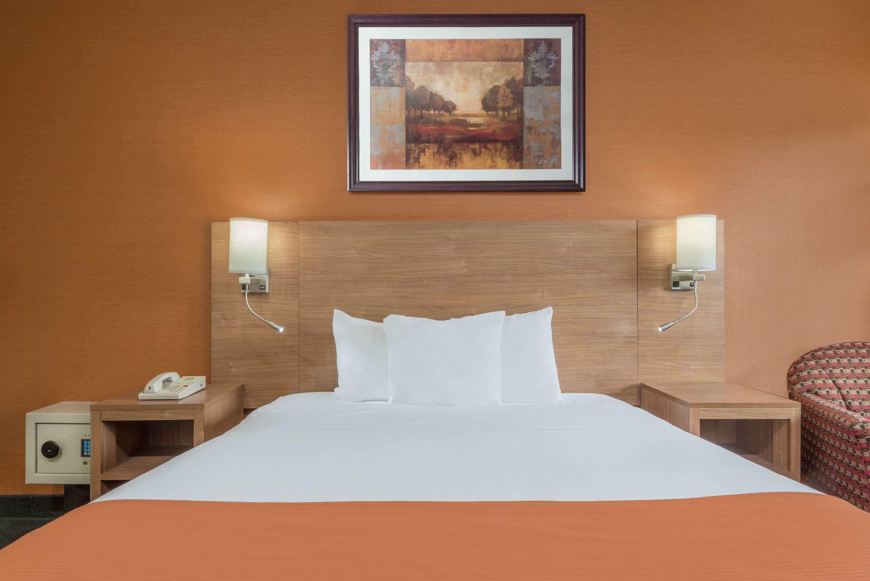 غرفة بسرير كوين لذوي الإعاقة، Days Inn by Wyndham Columbus Fairgrounds 3/3