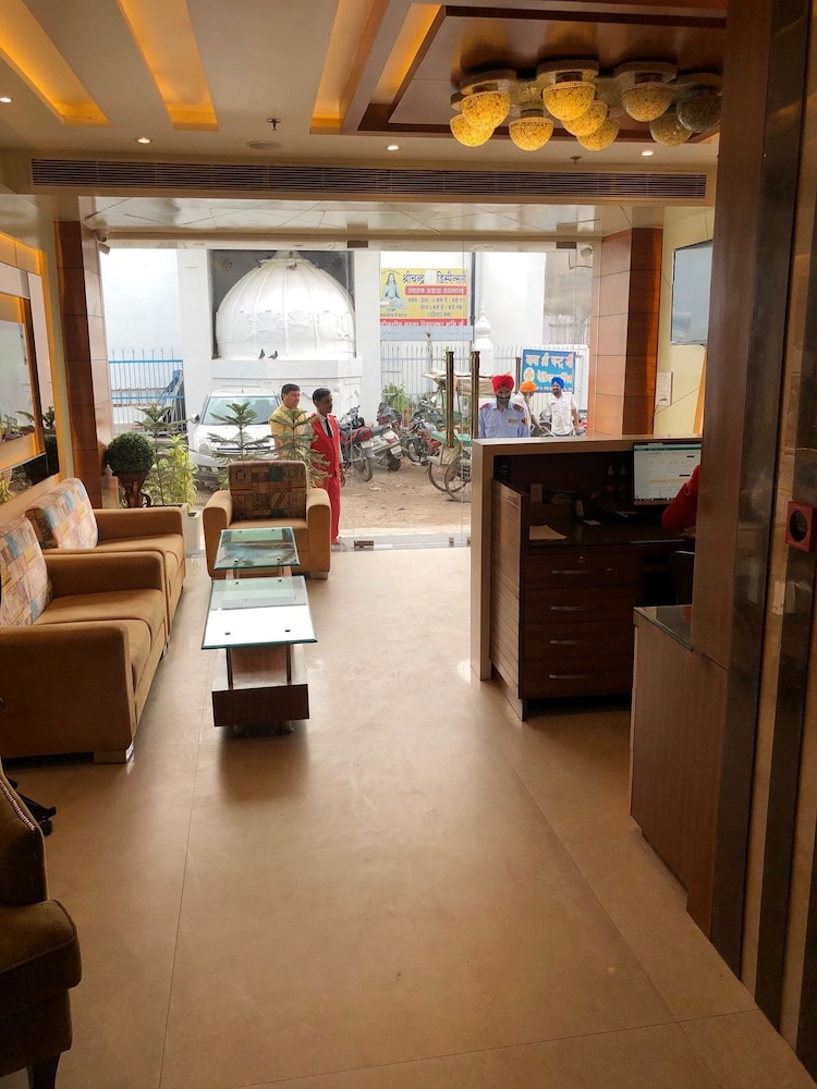Csjs Inn By Krishna Group Of Hotels 40/50