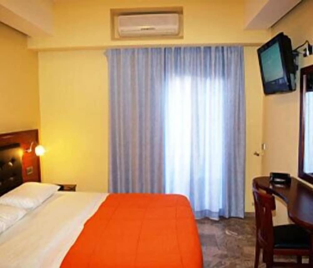 ROOM, SINGLE