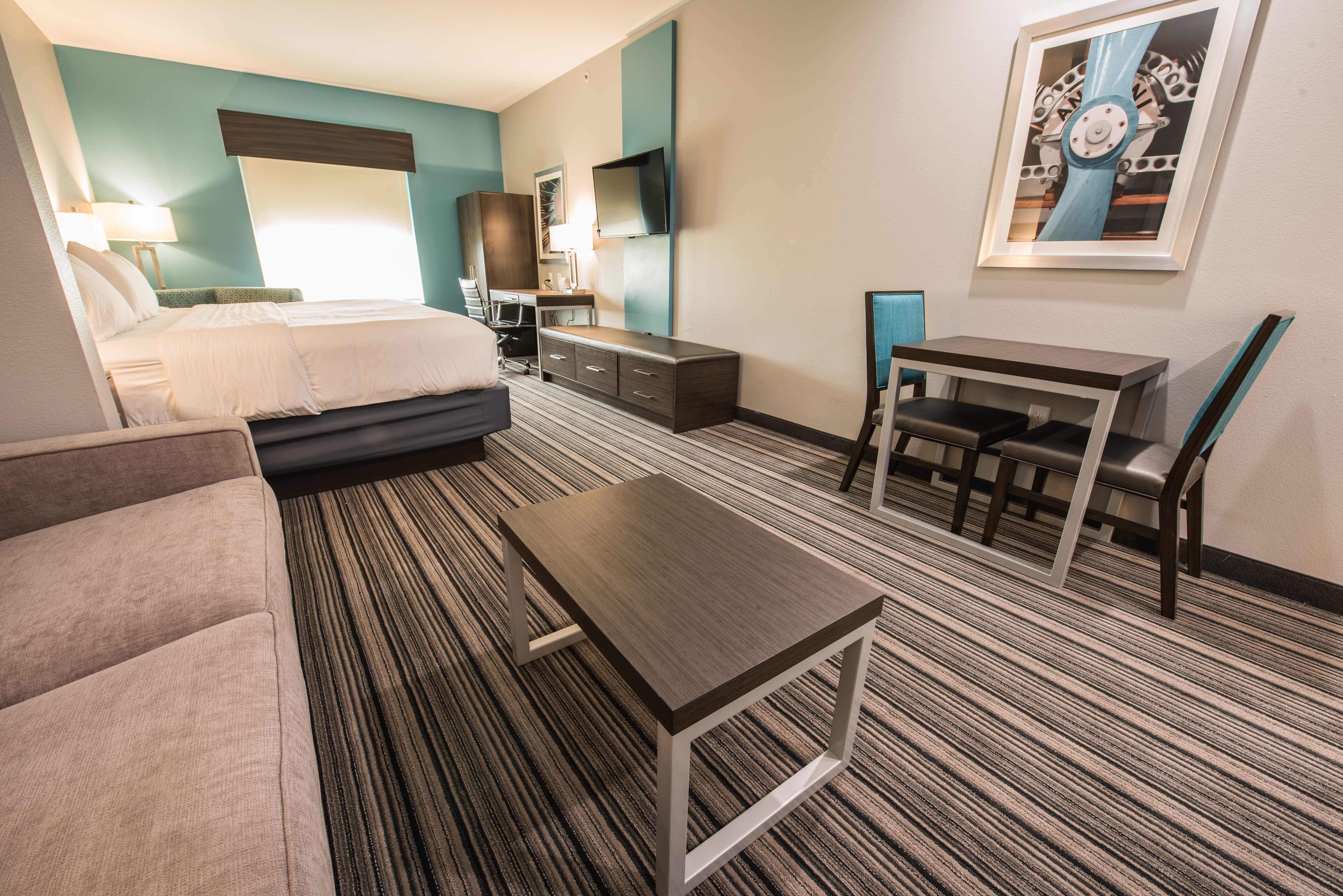 Holiday Inn Express Suites Houston Se Airport Area 27/71