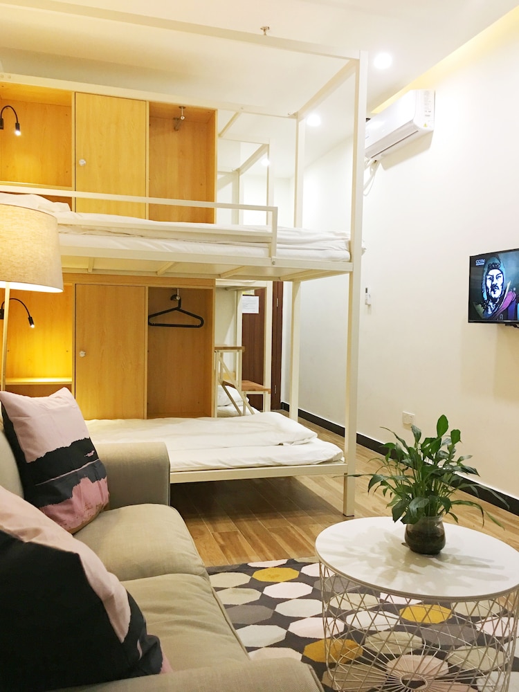 Shanghai Meego Youth Hostel 32/50