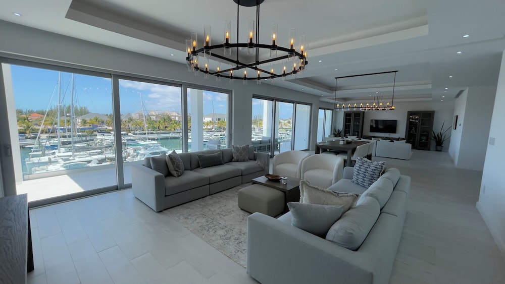 Palm Cay Beach Club & Marina 32/48