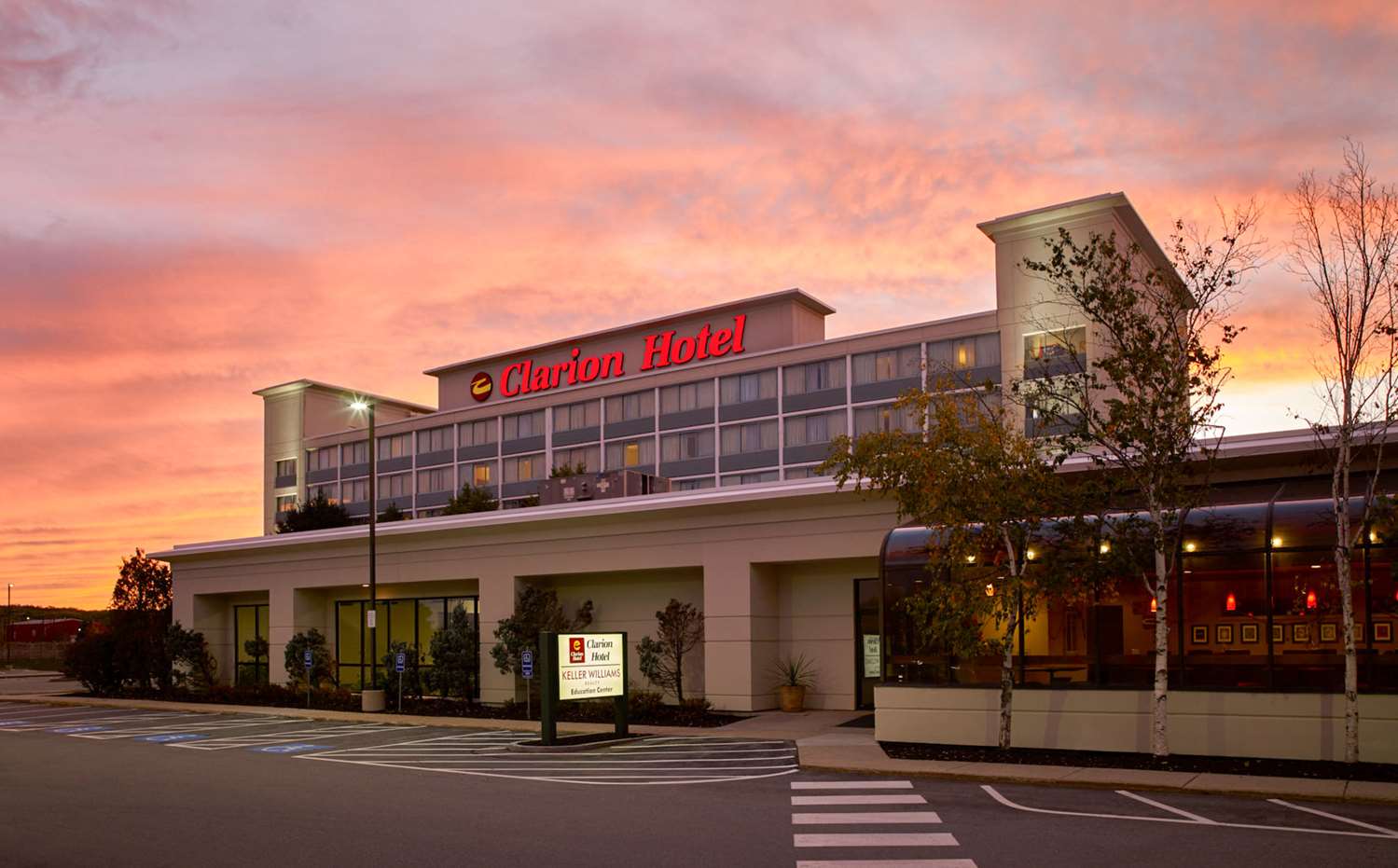 Clarion Hotel Portland Airport ME 1/16