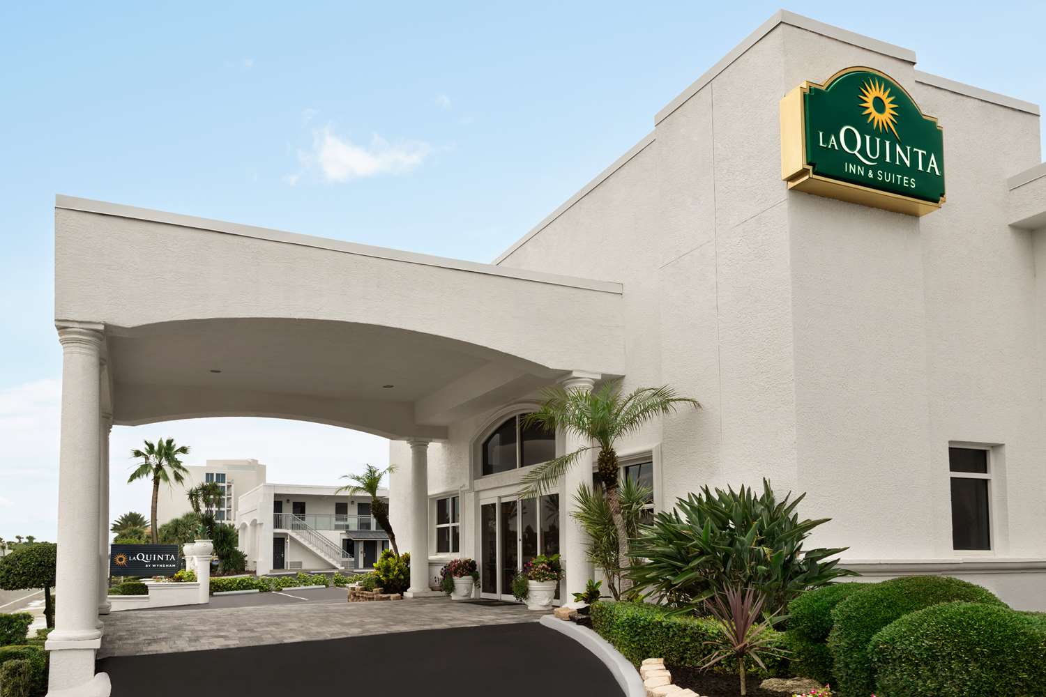 La Quinta Inn & Suites by Wyndham Oceanfront Daytona Beach photo3