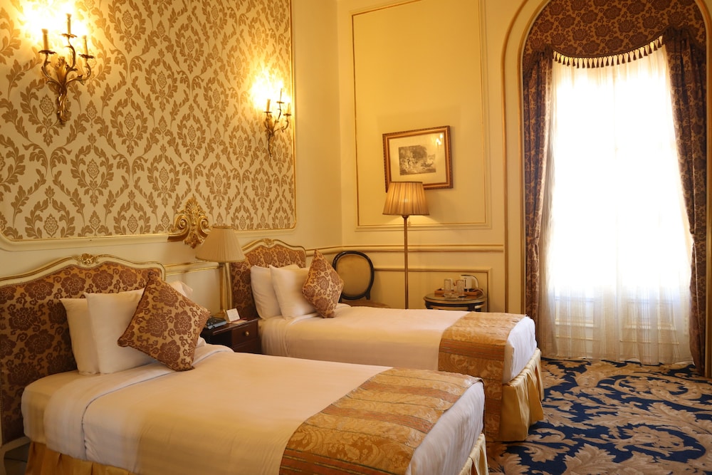 Gold, Deluxe, King Bed, Side Sea View