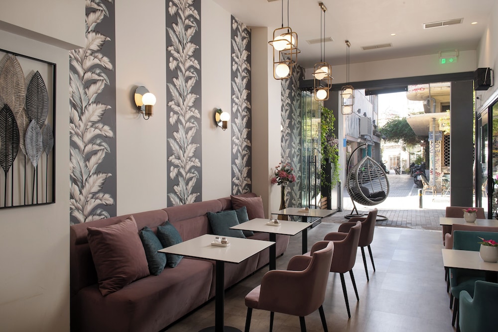 Urban Nest Suites and Apartments 48/75
