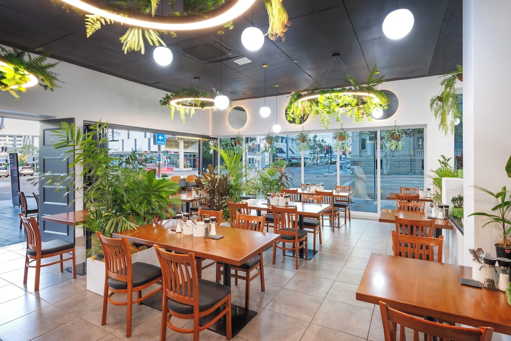 Madison Plaza Townsville 46/64