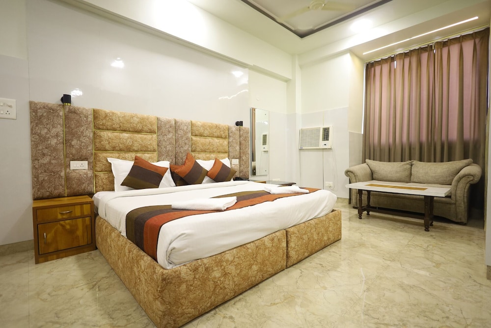 DELUXE, DOUBLE BED